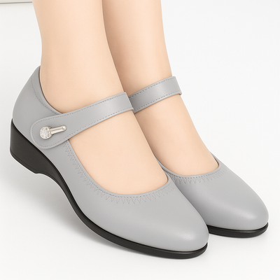 Kanae | ウェッジヒールのストラップパンプス