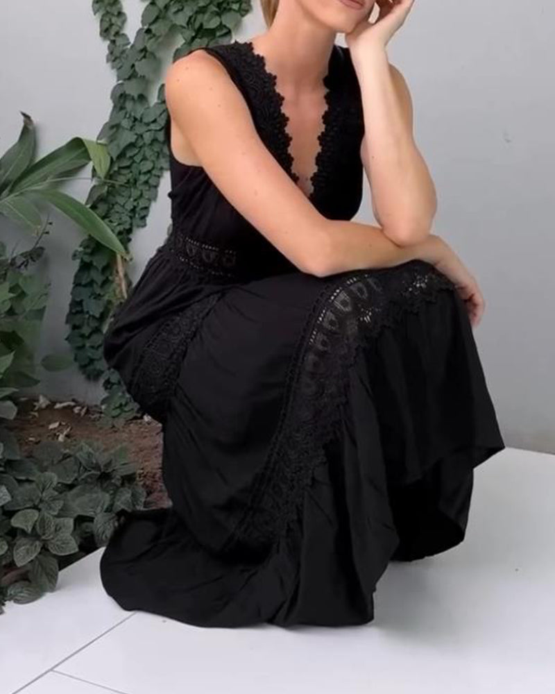 Mitsue | エレガントなレースドレス（Vネック）